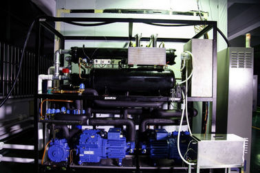 Standard / Custom Solid Walk-in chamber for photovoltaic modules testing